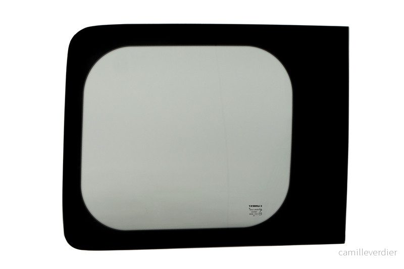 Okno pevné lepené pro VW Caddy Maxi (2008–2020), vlevo vpředu, tónované sklo, rozměr 714 × 538 mm 304132