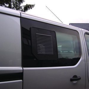 Mřížka větrací okenní Airvent pro Fiat Talento a Nissan NV300 / Primastar od 06/2016 (hliníková bezpečnostní větrací mřížka kabiny s moskytiérou, černá) 304981 Mřížka větrací okenní Airvent pro Fiat Talento a Nissan NV300 / Primastar od 06/2016 (hliníková bezpečnostní větrací mřížka kabiny s moskytiérou, černá) 304981