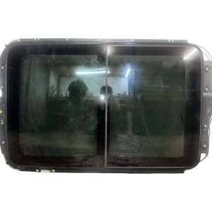 VW Tiguan 5N r.v. 2010 střešní panoramatická střecha 5N0877041E 8R0959591A 8R0959591A S5VX3T84052