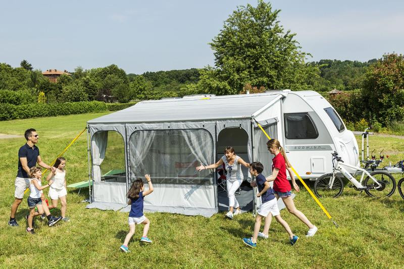 Markýza v pouzdře Fiamma Caravanstore ZIP XL 5,5 m (královská modrá, výsuv 2,5 m) 306305